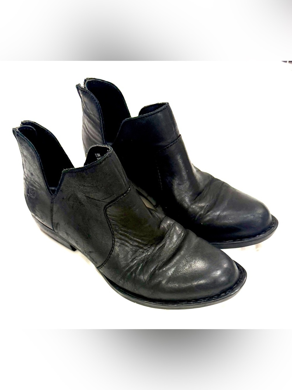Børn "Kerri" Leather Ankle Booties
Size: 7.5 Full-Grain Leather